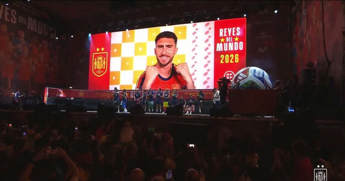 Coupe du monde : Aymeric Laporte ovationné, entre sur une chanson en français