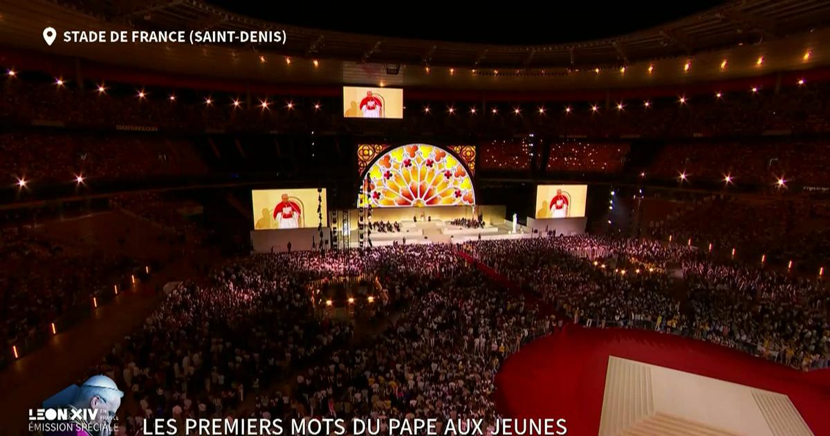 «Il est vrai que la société dans laquelle nous vivons est indifférente à Dieu», lance le pape Léon XIV sur la scène du Stade de France
