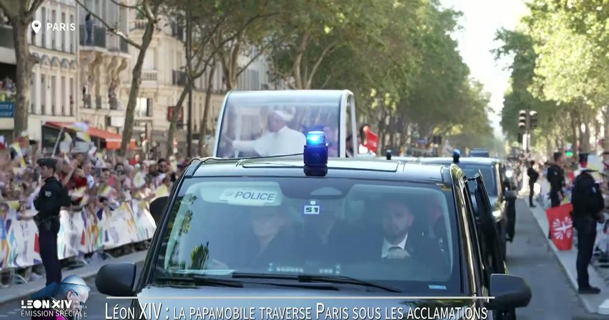 La ferveur gagne les rues de Paris au passage du souverain pontife