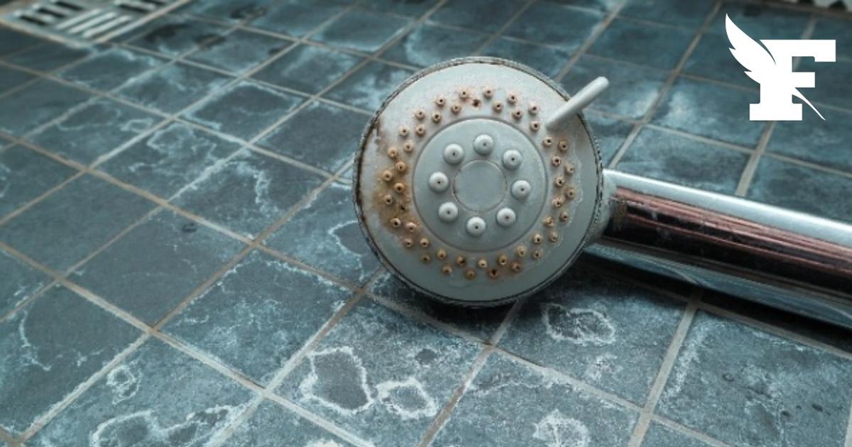 Les astuces pour dire adieu au calcaire dans la salle de bains