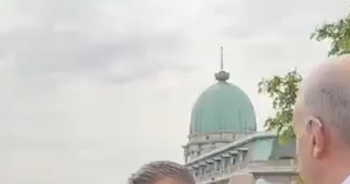 Péter Magyar visite le palais présidentiel et aperçoit Viktor Orbán sur un balcon
