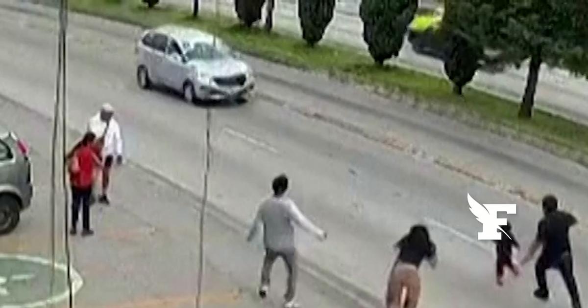 Mexique : une caméra de surveillance filme l'intervention héroïque d'un employé qui se jette sur la route pour sauver un enfant