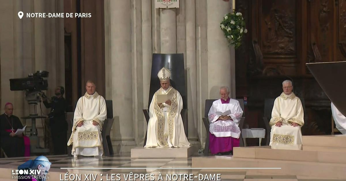 Léon XIV reprend les psaumes 121 et 126 en français avec l'assemblée de Notre-Dame