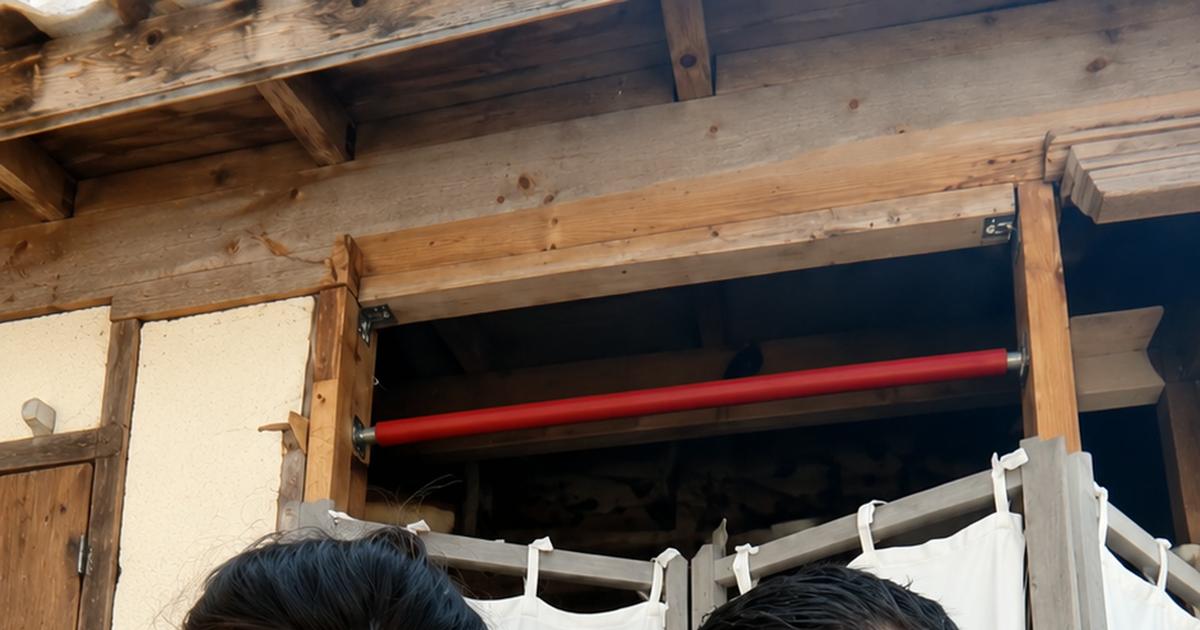 Ils ont dû quitter leur maison à cause des incendies, ils témoignent.