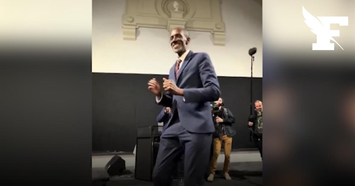 Le nouveau maire de Saint-Denis, Bally Bagayoko, célèbre son élection en s'offrant quelques pas de danse