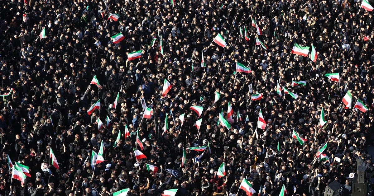 Iran : des milliers d’Iraniens pleurent la mort du guide suprême Ali Khamenei