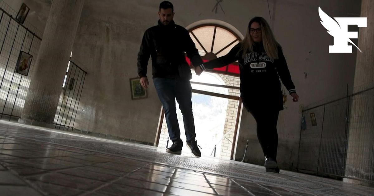 En Grèce, une église inclinée à 17 degrés attire les curieux