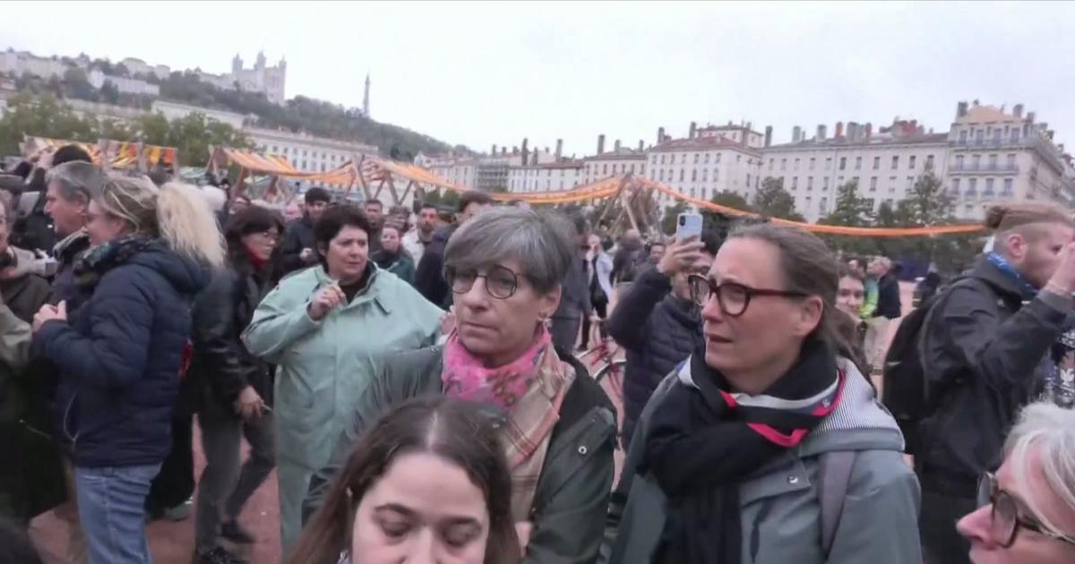 «Doucet complice !» : le maire de Lyon chahuté à l'issue d'un point presse au lendemain des manifestations du 17 octobre