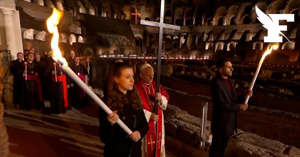 Pâques: le pape Léon XIV porte lui-même la croix au Colisée pour le chemin de croix du Vendredi saint