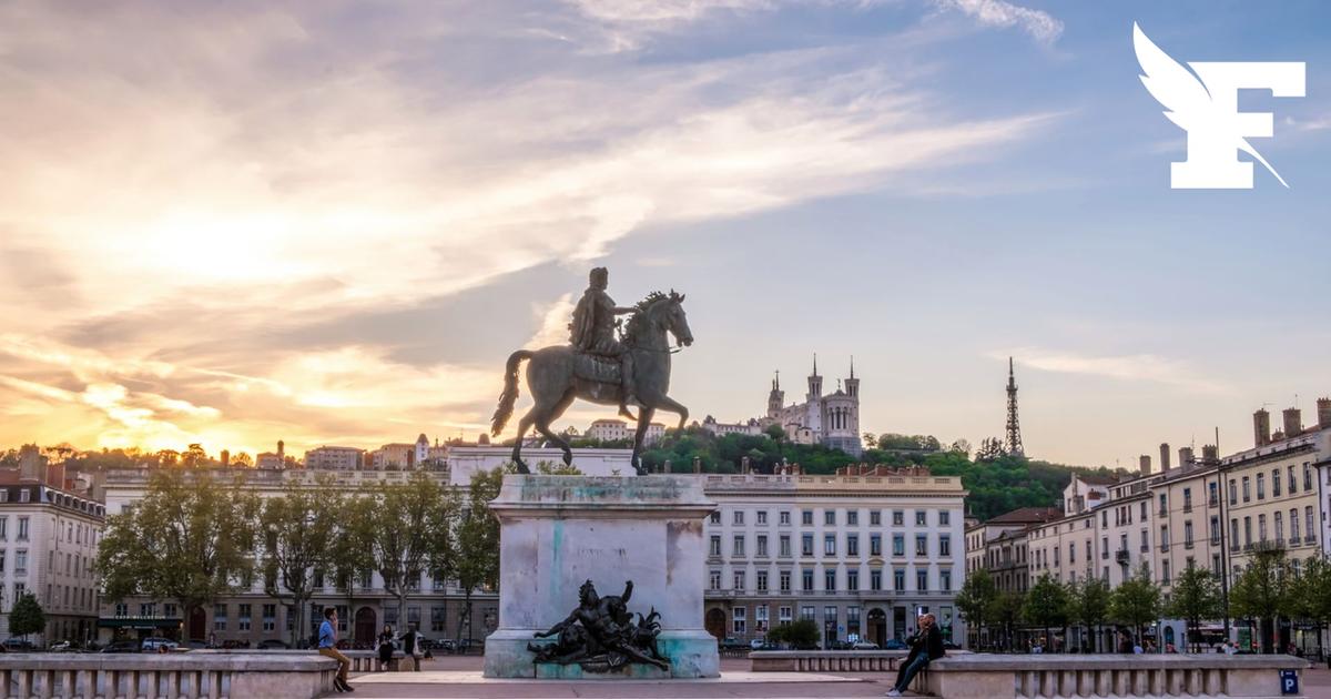 Lyon : le Veilleur de pierre vandalisé place Bellecour, la mairie a porté plainte