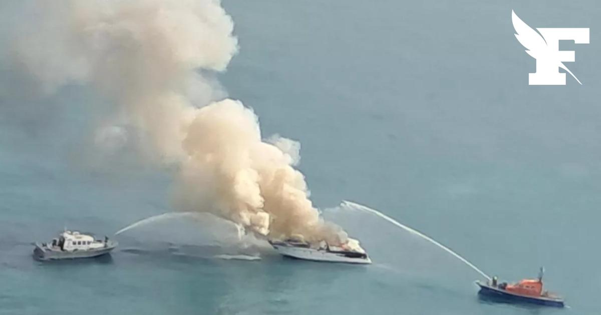 Antibes: les images impressionnantes du violent incendie d'un navire en pleine mer Méditerranée