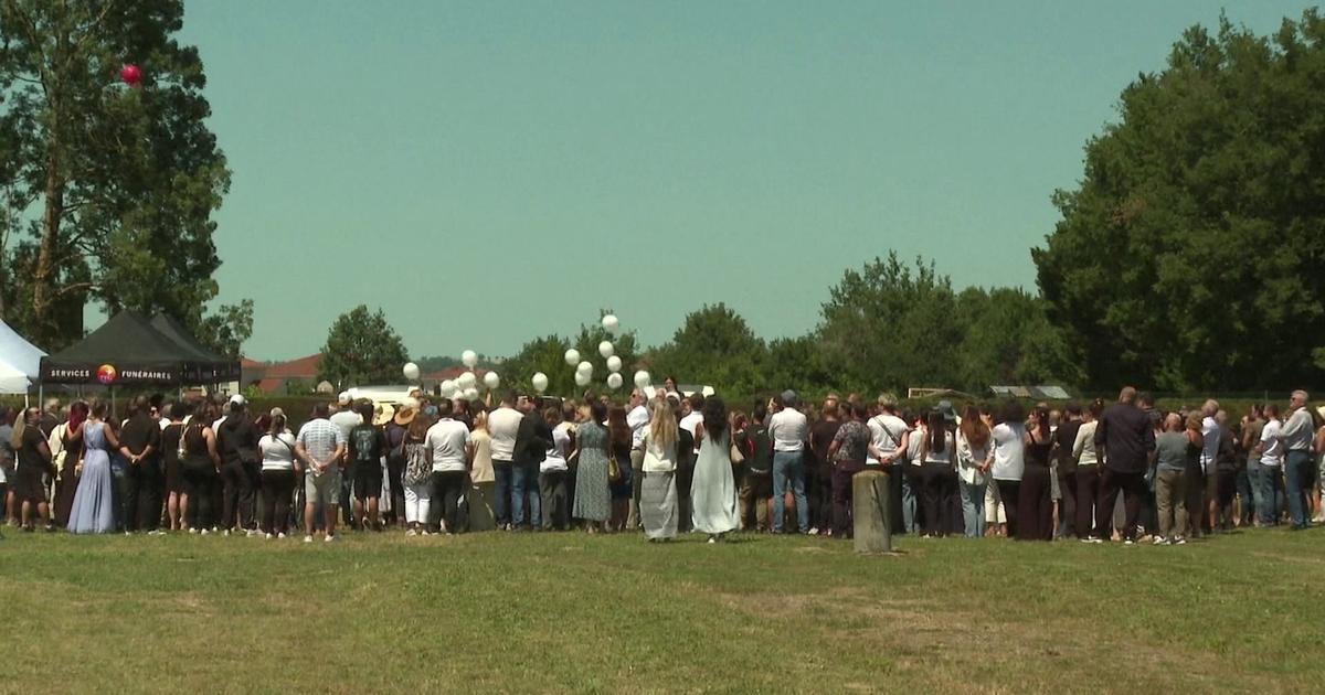 Obsèques de Lyhanna : la foule procède à un lâcher de ballons en hommage à la fillette partie trop tôt