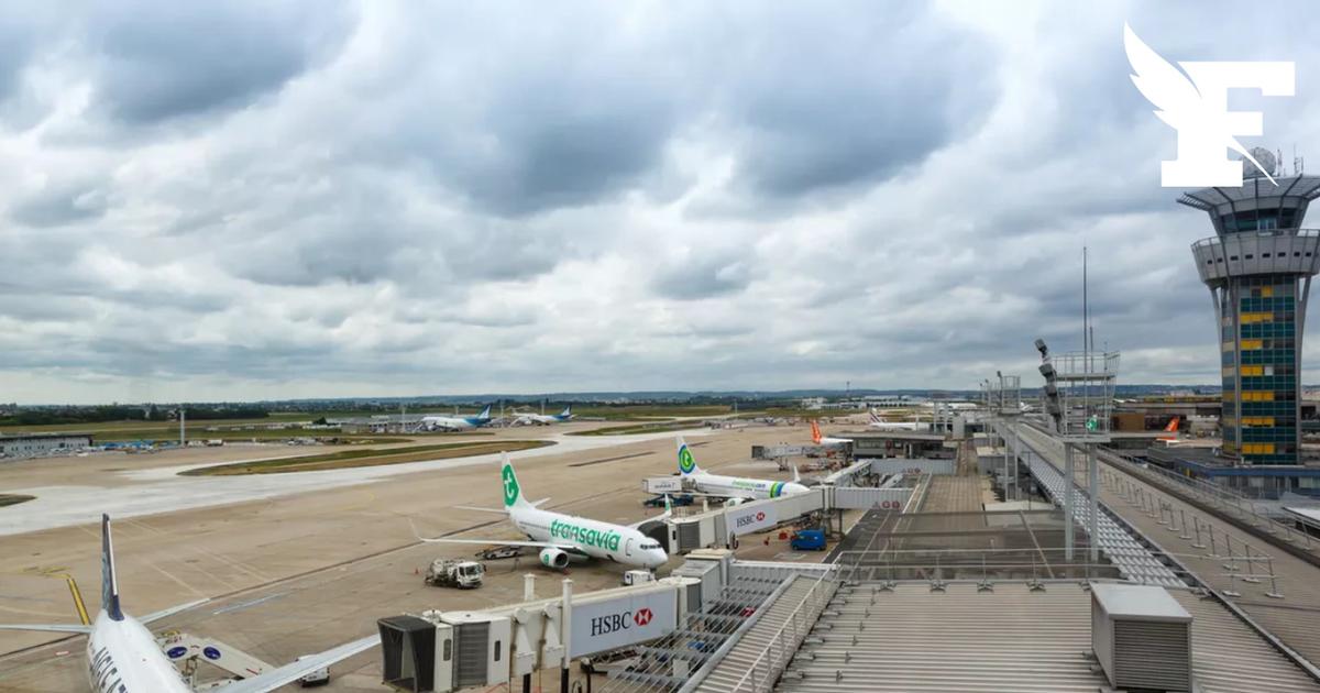 Près de 400 forces de l’ordre déployées à l'aéroport d'Orly pour le contrôle d’un avion en provenance de Martinique