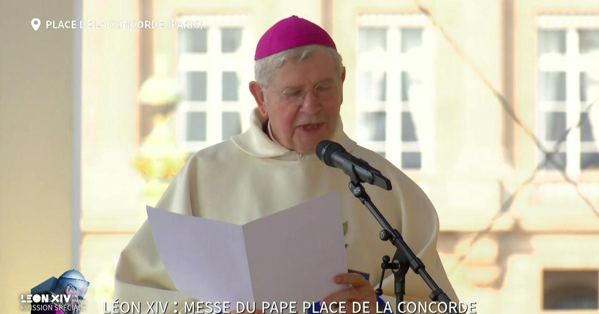 «Elle est la reine de la paix et la porte du ciel» : Mgr Ulrich offre une réplique de l'oculus de la cathédrale de Notre-Dame de Paris au pape