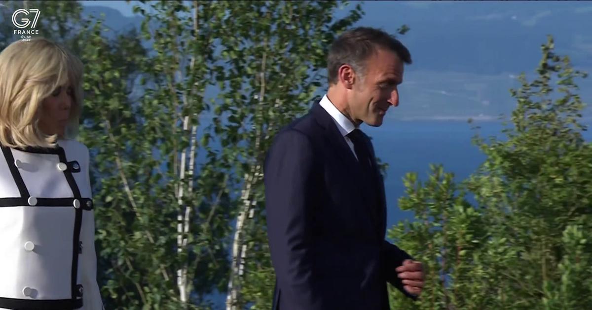 G7: les images d'Emmanuel et Brigitte Macron recevant Giorgia Meloni
