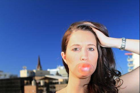 Le chewing-gum aide-t-il à définir la ligne de la mâchoire ?