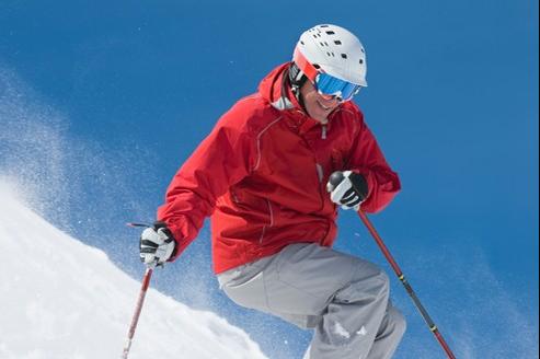 Trop peu de Français portent un casque au ski