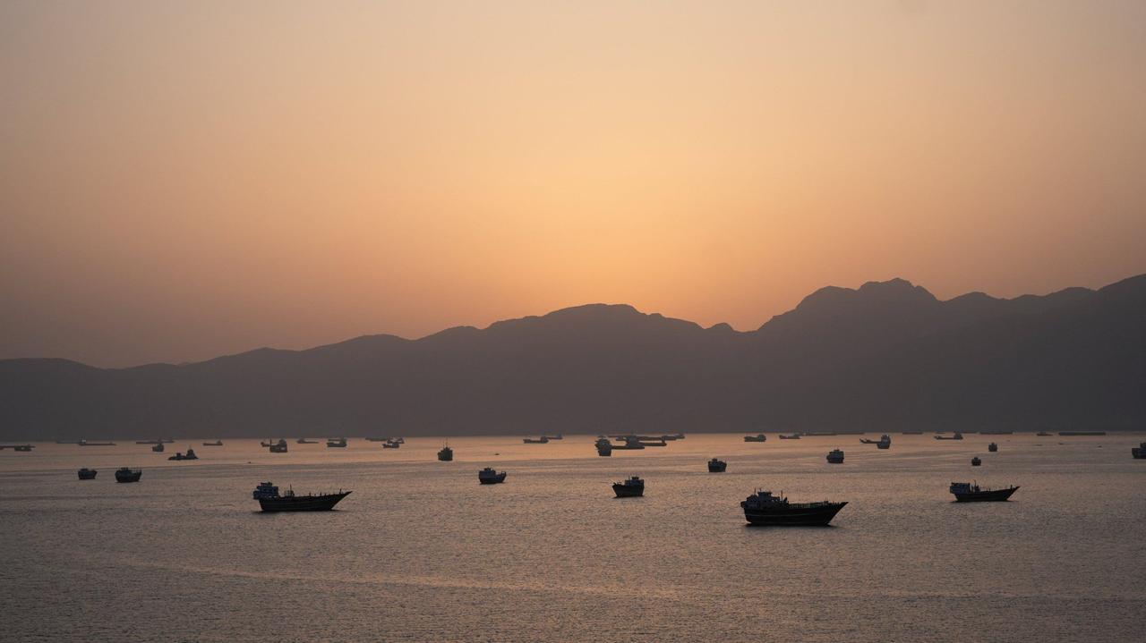 Navires bloqués dans le détroit d'Ormuz, à Musandam (Oman), le 1er mai 2026. © Reuters/Stringer