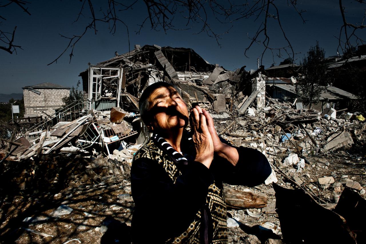 Une habitante de Stepanakert, victime des bombardements azerbaïdjanais, en septembre 2020. © ANTOINE AGOUDJIAN / LE FIGARO MAGAZINE