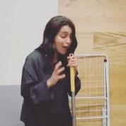 Leïla Bekhti parodie un tube de Céline Dion