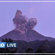Indonésie: le volcan Merapi entre en éruption et projette un nuage de cendres géant