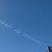 Des avions tracent des slogans anti-Trump dans le ciel californien
