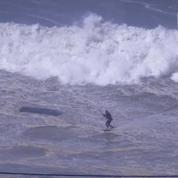 Superbe: il surfe pour la première fois la vague de Nazaré en kitesurf