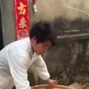 L'incroyable maîtrise d'un vendeur de pâtisseries en Chine