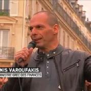 Nuit Debout : Yanis Varoufakis applaudi place de la République