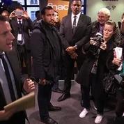 La CGT fait irruption à la première séance de dédicaces de Macron