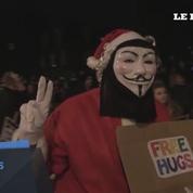 Les sympathisants du collectif Anonymous envahissent les rues de Londres