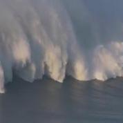 Le sauvetage crispant d'un surfeur au Portugal