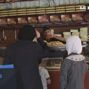 Syrie : à Douma assiégée, les pâtissiers préparent l'Aïd