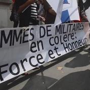 Les femmes de militaires manifestent leur colère à Paris