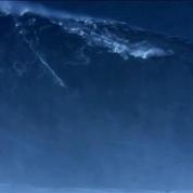 Un Brésilien bat le record du monde de la plus grosse vague surfée
