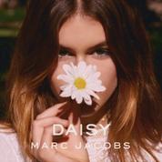 Film publicitaire Daisy by Marc Jacobs, avec Kaia Gerber
