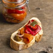 Pickles de poivrons tricolores et tomates cerises au basilic