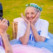 La joyeuse séance photo des jumelles centenaires brésiliennes