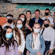 La danseuse Fauve Hautot booste les étudiants invités à Roland-Garros