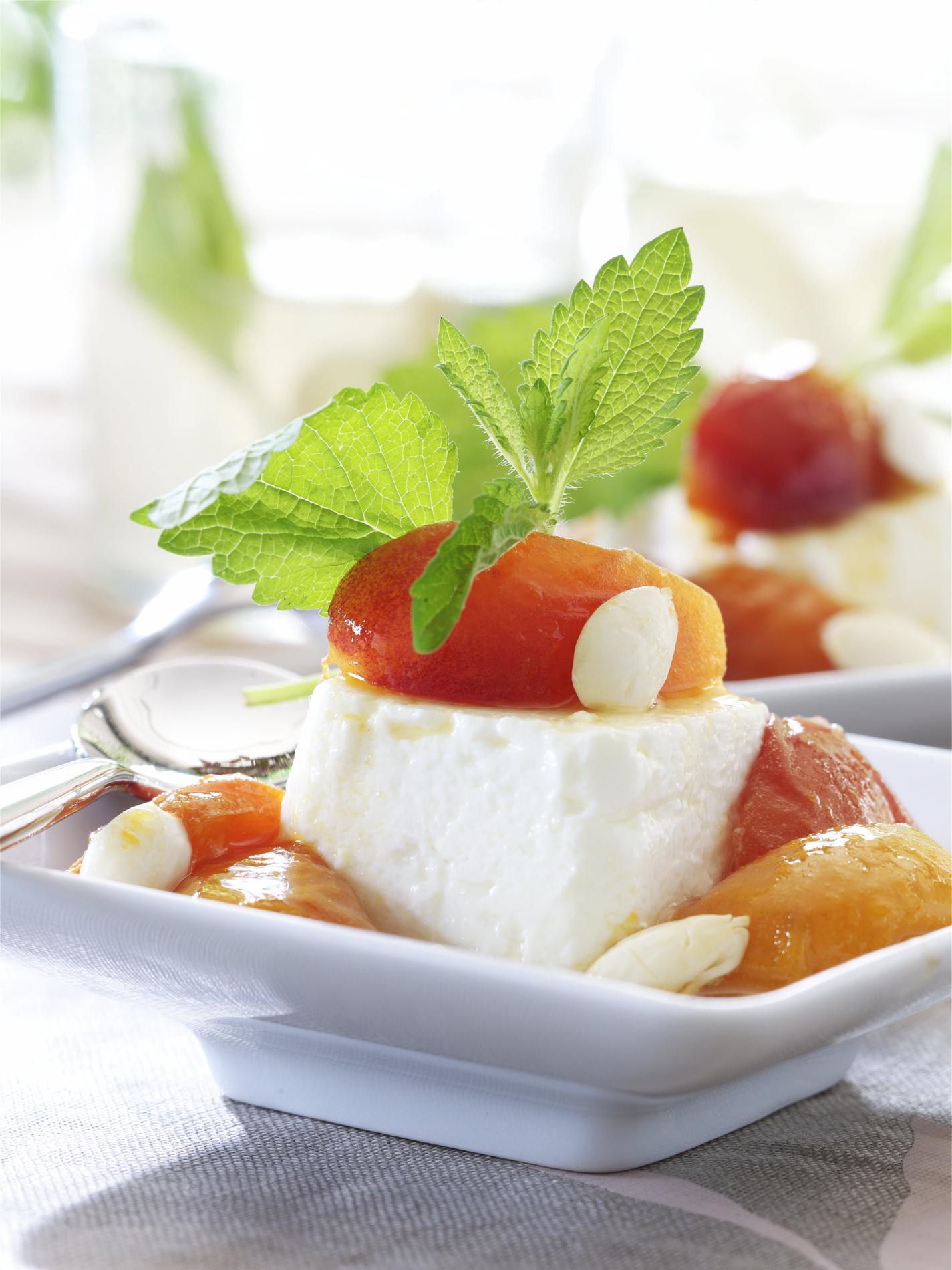 Recette fromages frais aux abricots poêlés - Cuisine / Madame Figaro