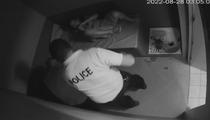 «Il s’est déchaîné sur lui» : un policier filmé en train de frapper un homme en cellule de dégrisement