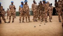 Sénégal : l'armée, entraînée dans la politique, assure maintenir ses effectifs au Mali