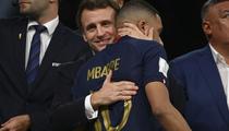 JO Paris 2024 : «J'ai mis le maximum de pression à son soi-disant futur club», Macron veut voir Mbappé en sélection