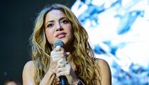 Shakira donne un mini-concert surprise à New York pour le lancement de son nouvel album