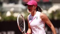 Tennis: Swiatek se fait peur mais se qualifie pour les 8e de finale à Rome