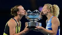 Open d'Australie: Krejcikova et Siniakova conservent leur titre en double