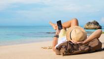 Décrocher de son portable en vacances : pourquoi c'est si dur ?