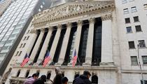 Wall Street termine en ordre dispersé, résiste aux vents contraires