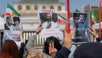 #SaveToomaj: appels à sauver le rappeur iranien condamné à mort
