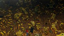 Dortmund-PSG : les images impressionnantes de l’entrée des Parisiens devant le Mur Jaune